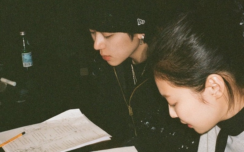 Zico與BLACKPINK Jennie合作！新曲4月26日發行，錄音室畫面驚喜公開
